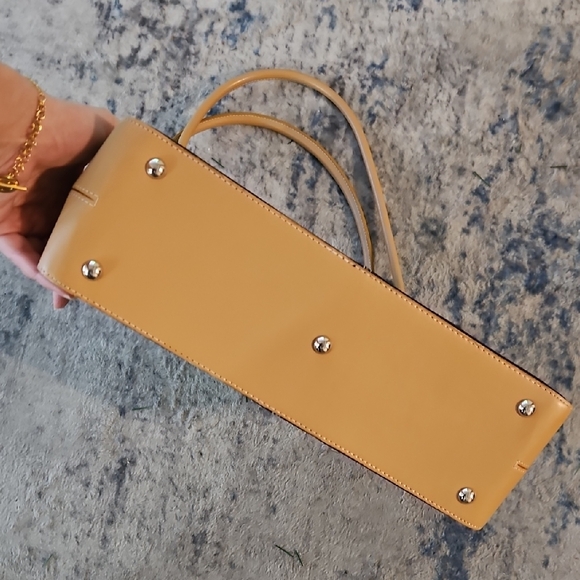 Tod's Black and Tan Leather Lady Di Vintage Tote - Picture 5 of 14